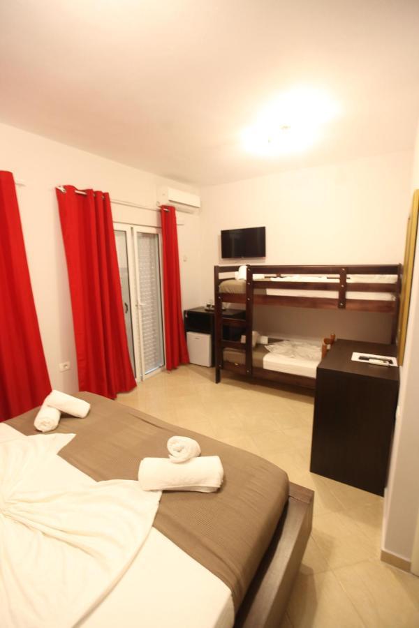 Hotel Prishtina Саранда Экстерьер фото